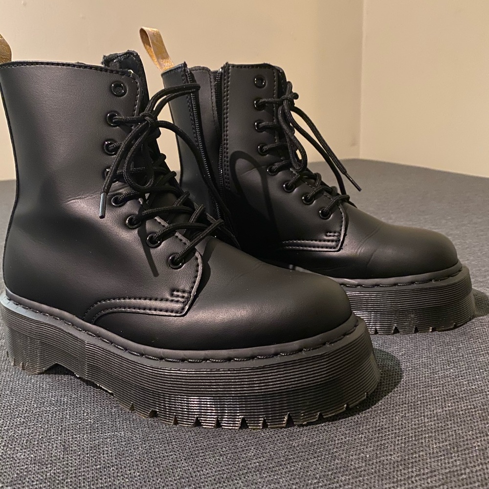 Dr. Martens Vegan Jadon ALL BLACK